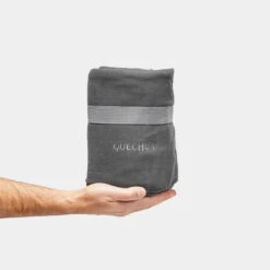 Quechua COUVERTURE EN POLAIRE - 150 X 130 CM 7 Quechua COUVERTURE EN POLAIRE - 150 X 130 CM -Magasin De Plein Air couverture en polaire 150 x 130 cm 2