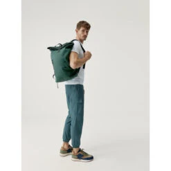 Born Living Yoga Sac à Dos De Style Sportif Avec Compartiment Pour Ordinateur Portable -Magasin De Plein Air sac a dos de style sportif avec compartiment pour ordinateur portable 2