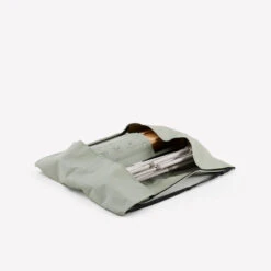 Quechua TABLE DE CAMPING COMPACTE 4/6 PERSONNES - PLATEAU BOIS - POCHE DE RANGEMENT 13 Quechua TABLE DE CAMPING COMPACTE 4/6 PERSONNES - PLATEAU BOIS - POCHE DE RANGEMENT -Magasin De Plein Air table de camping compacte 46 personnes plateau bois poche de rangement 3