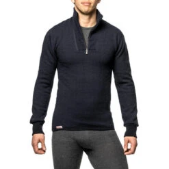 Woolpower Merino Mid Layer Zip Turtleneck 400 - Marine Foncé -Magasin De Plein Air woolpower merino mid layer zip turtleneck 400 marine fonce 3